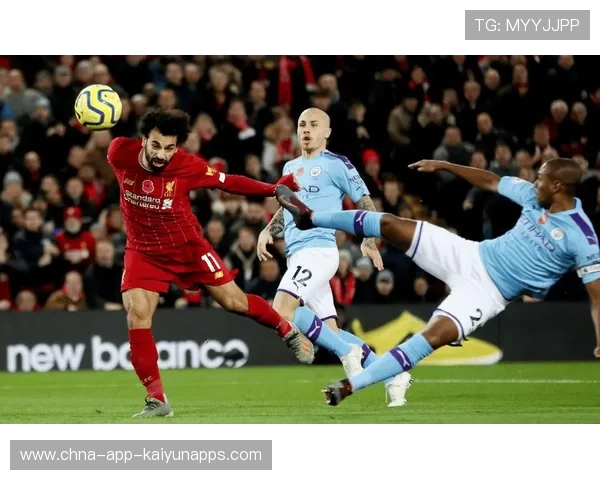英超联赛对抗激烈，边路进攻表现成为主要亮点